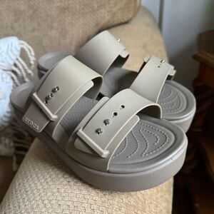 CROCS Brooklyn Buckle